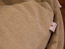 Laden Sie das Bild in den Galerie-Viewer.Hängesessel beige mit Pompons