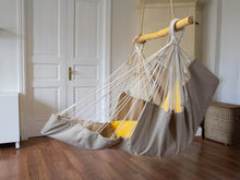 Chargez l&#39;image dans la visionneuse de la galerie,Chaise hamac beige/oreiller jaune
